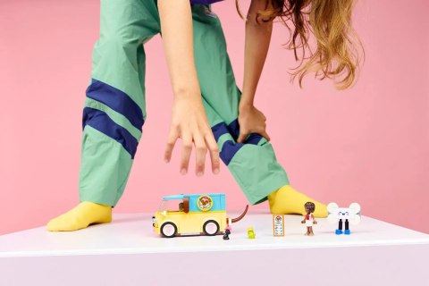 LEGO Friends 42678 Furgonetka z akcesoriami dla zwierząt