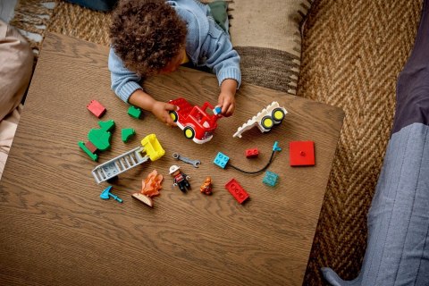 LEGO DUPLO TOWN 10473 Wóz strażacki z wężem i strażakiem