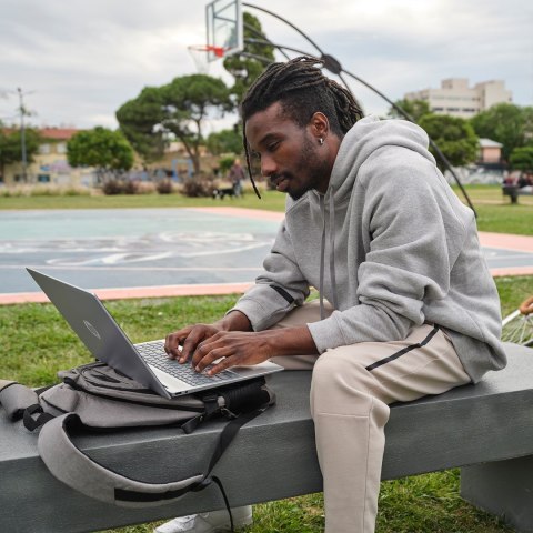 Hewlett-Packard HP Pavilion 16-ag0007nw Ryzen 5 8540U 16"2K 300nits AG 16GB LPDDR5-6400 SSD512 Radeon 740M Cam 1080p 59Wh Win11 Natural Silver 2