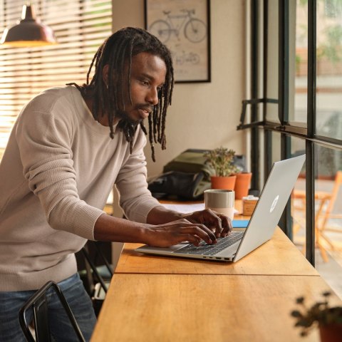 Hewlett-Packard HP Pavilion 16-ag0007nw Ryzen 5 8540U 16"2K 300nits AG 16GB LPDDR5-6400 SSD512 Radeon 740M Cam 1080p 59Wh Win11 Natural Silver 2