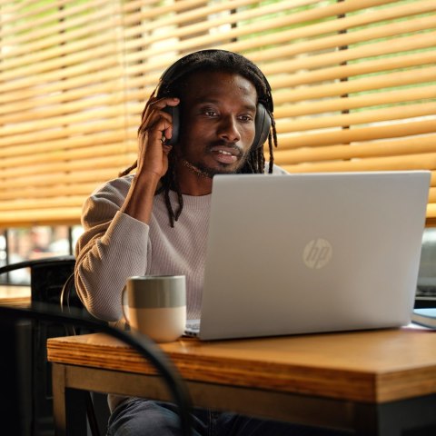 Hewlett-Packard HP Pavilion 16-ag0007nw Ryzen 5 8540U 16"2K 300nits AG 16GB LPDDR5-6400 SSD512 Radeon 740M Cam 1080p 59Wh Win11 Natural Silver 2