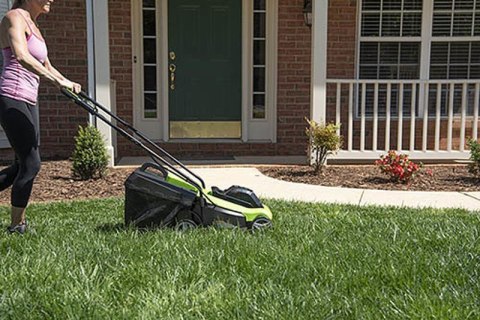 Zestaw Kosiarka akumulatorowa 33 cm GREENWORKS GD24LM33K4 - ładowarka + akumulator 4Ah - 2516107UB