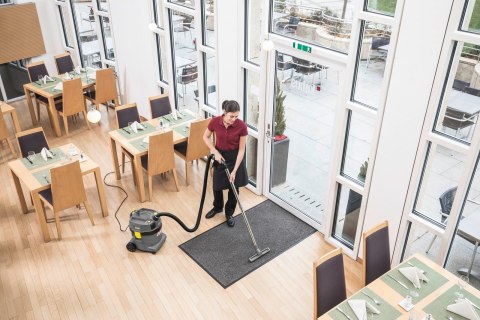 Odkurzacz profesjonalny KARCHER NT 22/1 Ap Te Adv L z gniazdem - 1.378-621.0