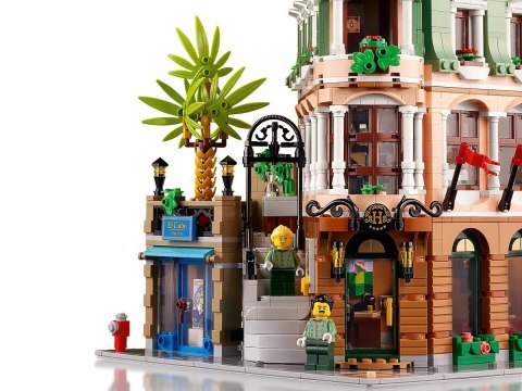 LEGO Creator Expert 10297 - Hotel butikowy