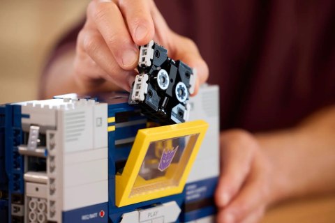 LEGO 10358 ICONS - Transformers: Soundwave