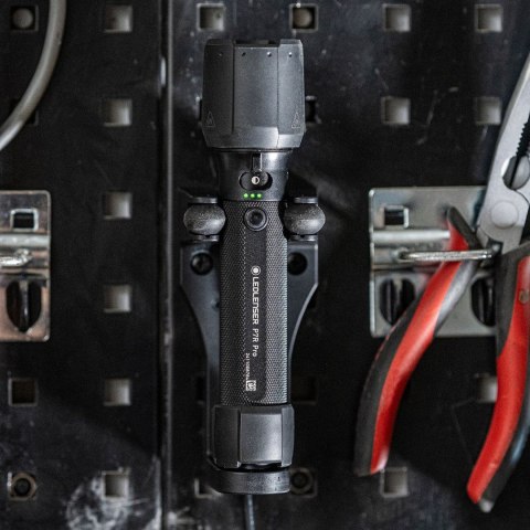 Latarka Ledlenser P7R Pro