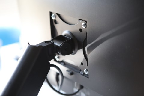 SAVIO UCHWYT BIURKOWY NA MONITOR 17''-32'', 2-9 KG, NA SPRĘŻYNIE GAZOWEJ UM-01